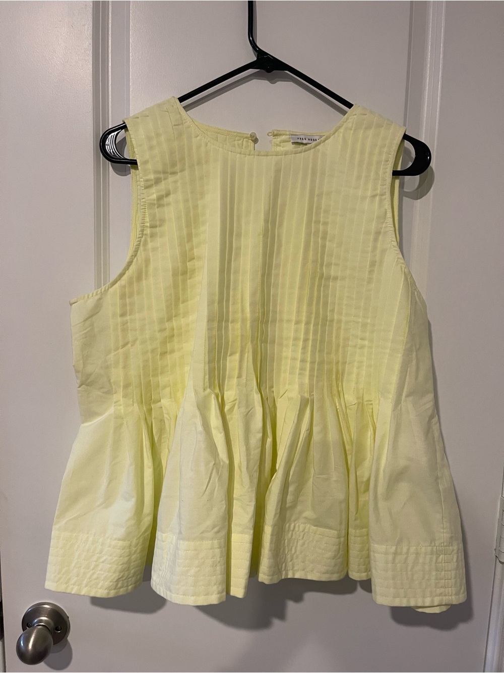 Sleeveless Pleated Peplum Blouse - Light Yellow